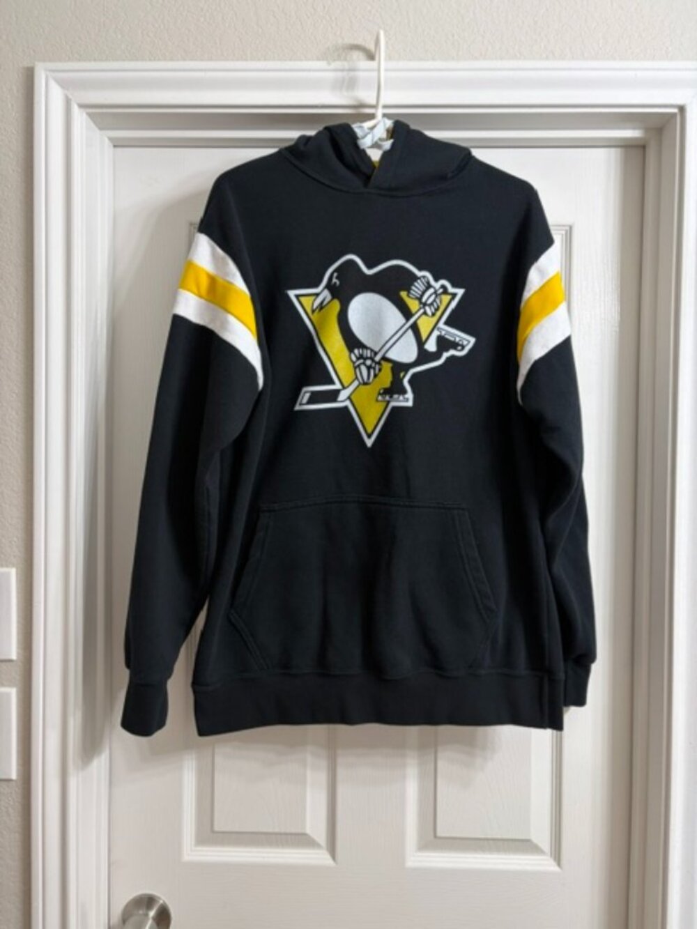 Calhoun Sportswear Men's Pittsburgh Penguins Hoodie, Size Large